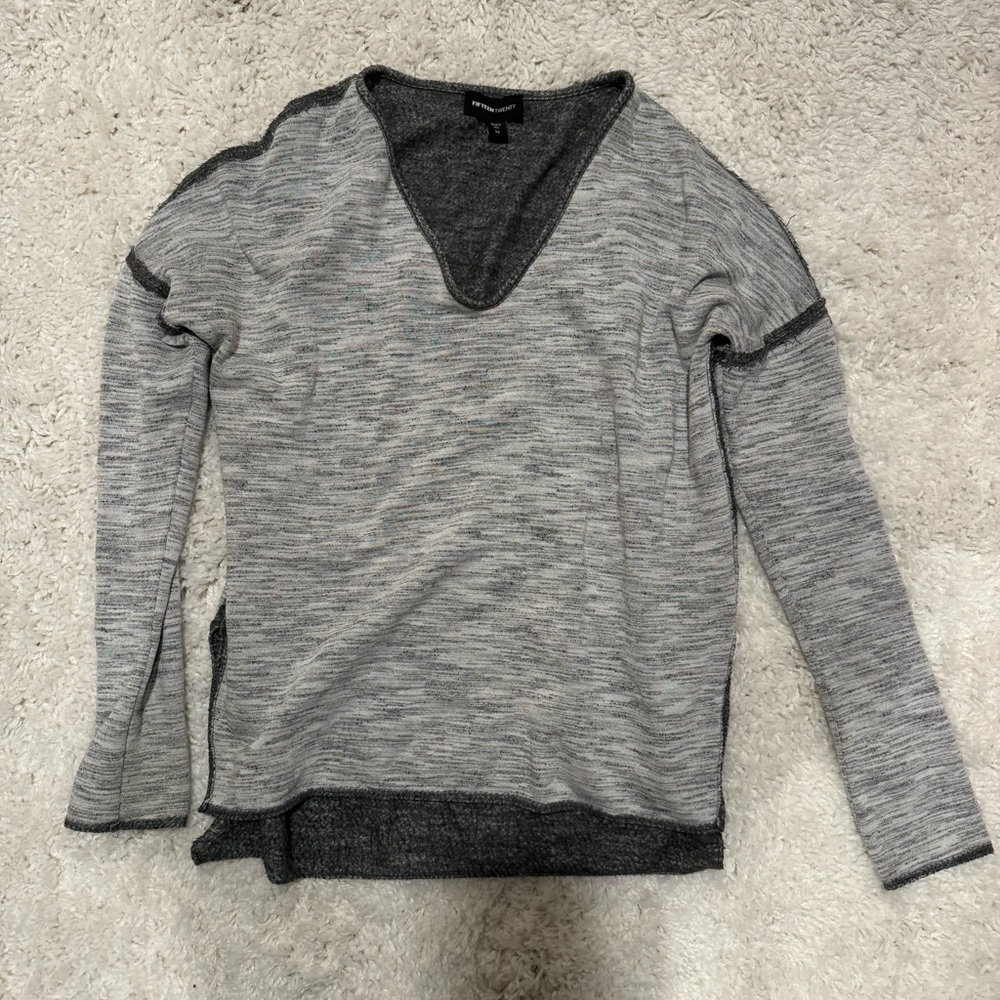 Fifteen Twenty V-Neck Sweater/Sweatshirt